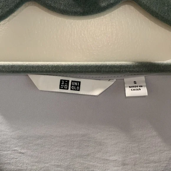 NWOT Zen Uniqlo Gray Women's top S - Picture 2 of 6